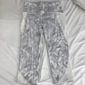 Lululemon Capri pants with side pockets